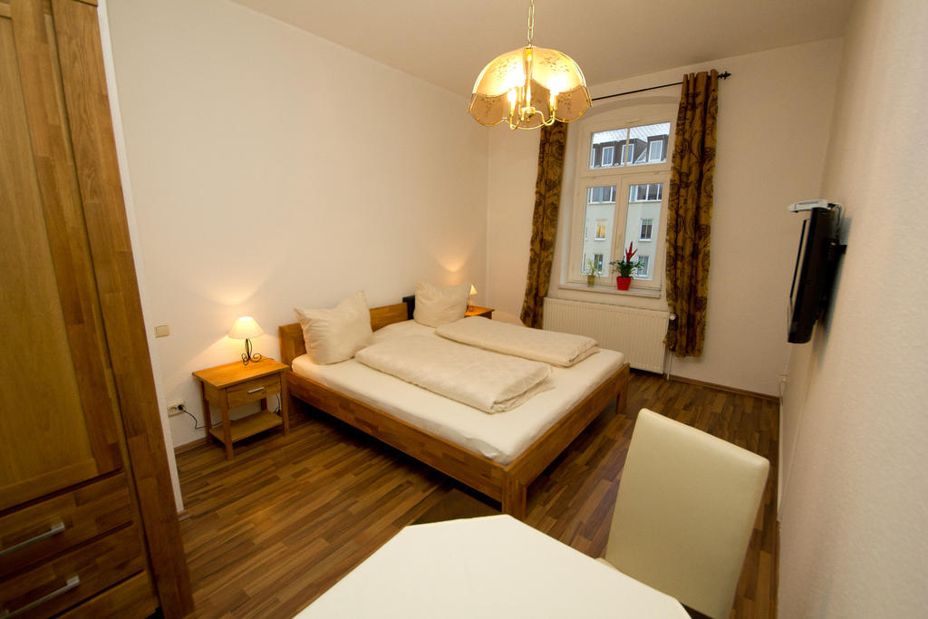 Hotel Garni Am Klostermarkt Плауэн Номер фото