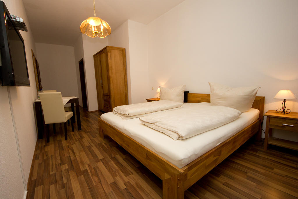 Hotel Garni Am Klostermarkt Плауэн Номер фото